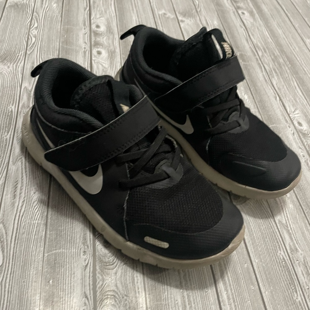 Nike Flex Contact 4 Boys Sneakers size 13